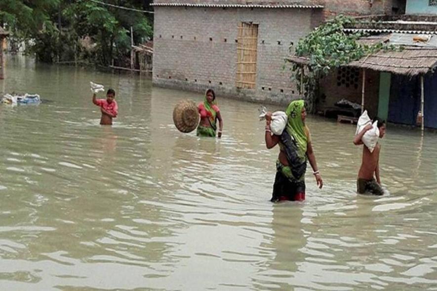बिहार में बाढ़: पिछले 48 घंटों में पूर्वी चंपारण, भागलपुर में कई गांव डूबे, बहुत सारे लोग विस्थापित
