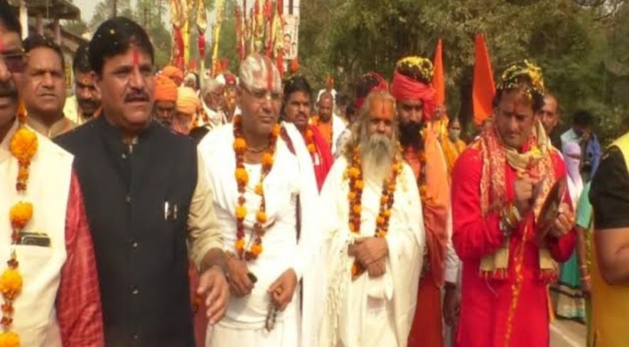 (अ)धर्म संसद: “नरम हिंदुत्व की राजनीति के सहारे कांग्रेस नहीं लड़ सकती भाजपा की सांप्रदायिकता से”