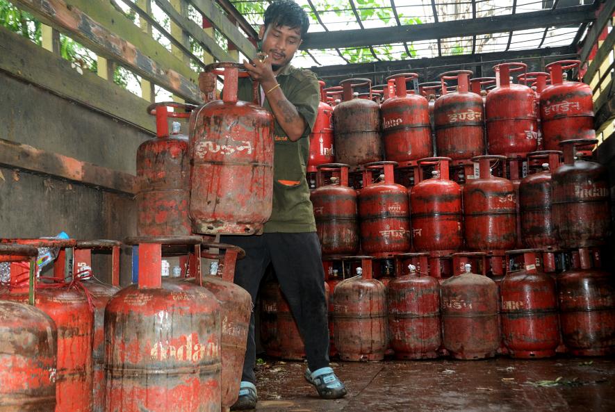 /lpg-price-hike-oil-marketing-companies-hike-cyliner-rate-by-50-rupees