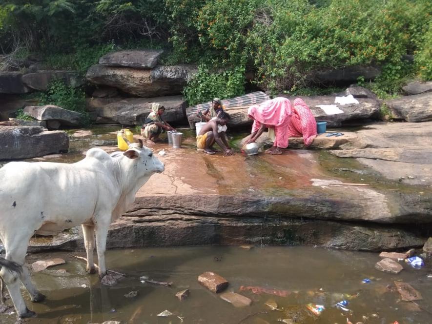 ग्राउंड रिपोर्ट : आदिवासियों के गढ़ नौगढ़ में पानी की तरह बहा पैसा, लेकिन वास्तव में प्यासे रह गए लोग