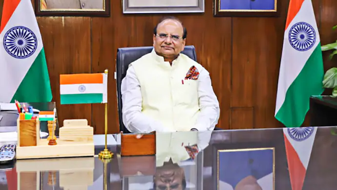 VK Saxena