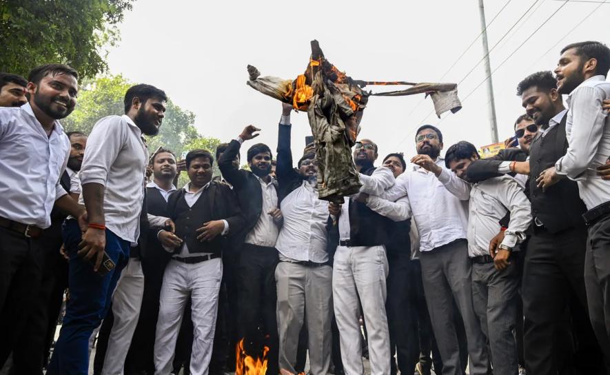 Lathi charge on advocates case