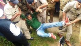 आंदोलन के दौरान पुलिस कार्रवाई का शिकार हुए भाकपा-माले नेता इंद्रेश मैखुरी।