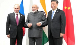 Vladimir Putin (L), Narendra Modi (C) and Xi Jinping (R)