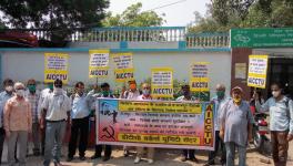 डीटीसी कर्मचारियों का लेबर कोड्स के विरुद्ध व किसानों के समर्थन में प्रदर्शन