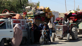 तालिबान और अफ़ग़ानी सरकार के बीच नई जंग, हज़ारों लोगों ने अपने घर छोड़े