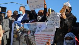 फ़िलिस्तीनी नागरिकों ने क़ब्ज़े वाले वेस्ट बैंक की अवैध इज़रायली बस्ती में पोम्पिओ के दौरे का विरोध किया