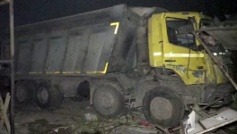 गुजरात में सड़क किनारे सो रहे 15 प्रवासी मज़दूरों को ट्रक ने कुचला, सभी की मौत