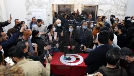 ट्यूनीशिया के पत्रकार संघ ने सरकारी न्यूज़ एजेंसी के पत्रकारों के विरोध प्रदर्शन पर पुलिस छापे की निंदा की