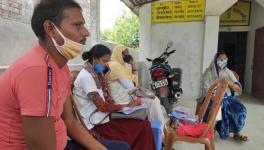 बिहार: कोविड-19 के ख़िलाफ़ लड़ाई में आड़े आते लोगों का डर और वैक्सीन का अभाव