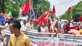 तीनों कृषि कानूनों के विरुद्ध मार्च निकालते पूर्वांचल के किसान