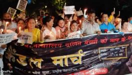 दलित बच्ची बलात्कार मामला : न्याय की मांग को लेकर जंतर मंतर पर कैंडल मार्च